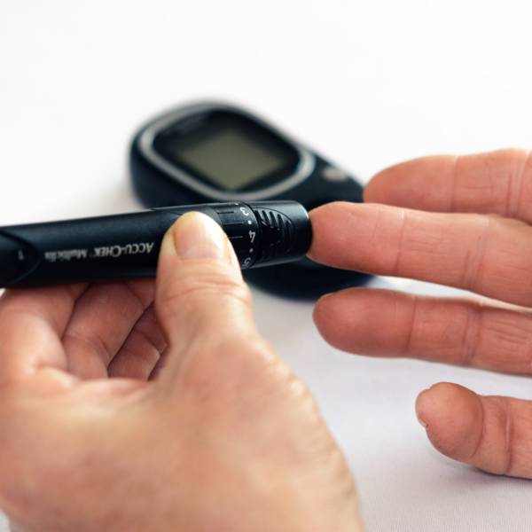 Científicos de Brasil desarrollan anteojos que ayudan a controlar diabetes