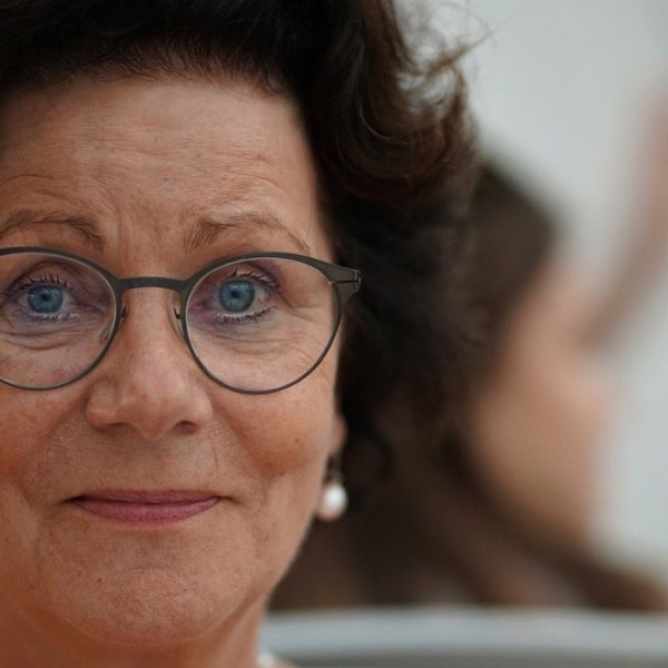 Helga Holtkamp: “Los editores somos parte de la dependencia de valía de la educación”