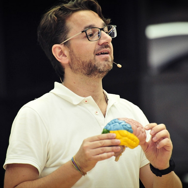 Francisco Javier Romero: “Tener sentados a los niños es de primera para perjudicar su explicación cognitivo y motor.”