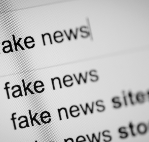 Defiéndete de la desinformación en ruta con el fact-checking